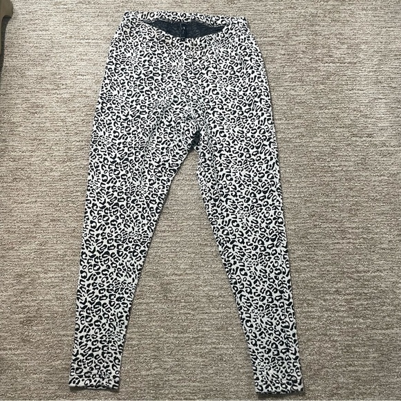 🏷️ 5 for $25 - Torrid Animal Print Leggings - Picture 2 of 10